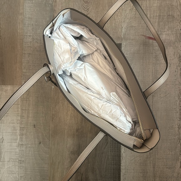 Kate Spade Cara Large Tote Bag in Warm Taupe, NWT $359 Value - Picture 5 of 6